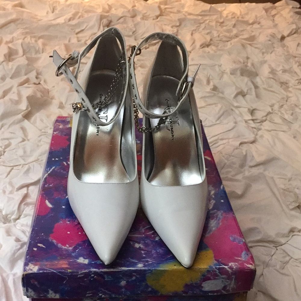 Chinese Laundry New leather white shoes in 4”